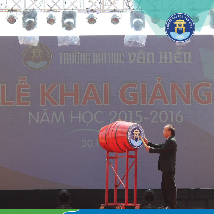 Hieu-truong-danh-trong-khai-giang