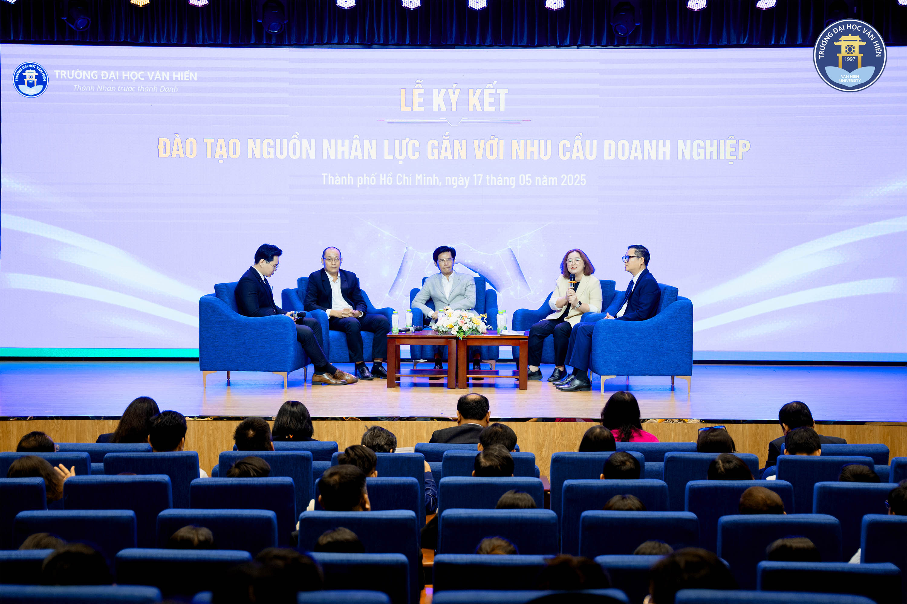 Trường Đại học Văn Hiến ký kết với doanh nghiệp đào tạo nhân lực và chuyển giao tri thức  
