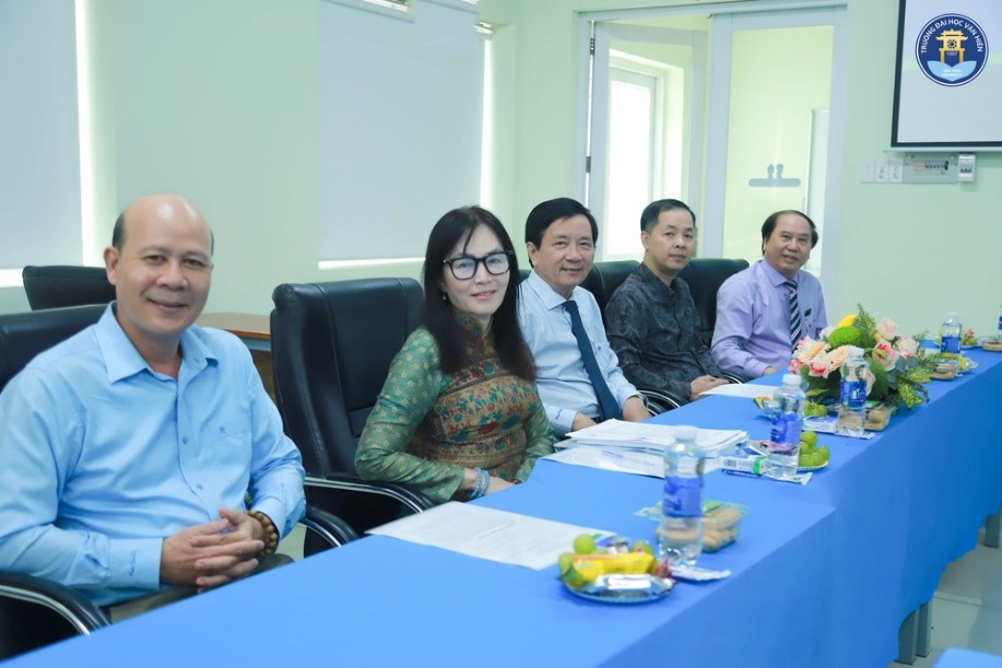 Trường Đại học Văn Hiến tổ chức đánh giá luận án Tiến sĩ cấp đơn vị chuyên môn ngành Văn học Việt Nam