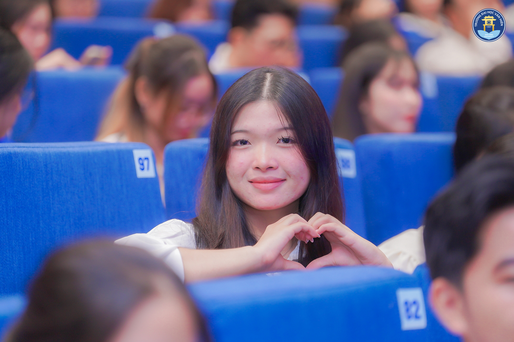 Lễ trao học bổng và tuyên dương “Gương điển hình” năm học 2024 – 2025: Vinh danh tài năng, lan tỏa động lực chinh phục đỉnh cao tri thức