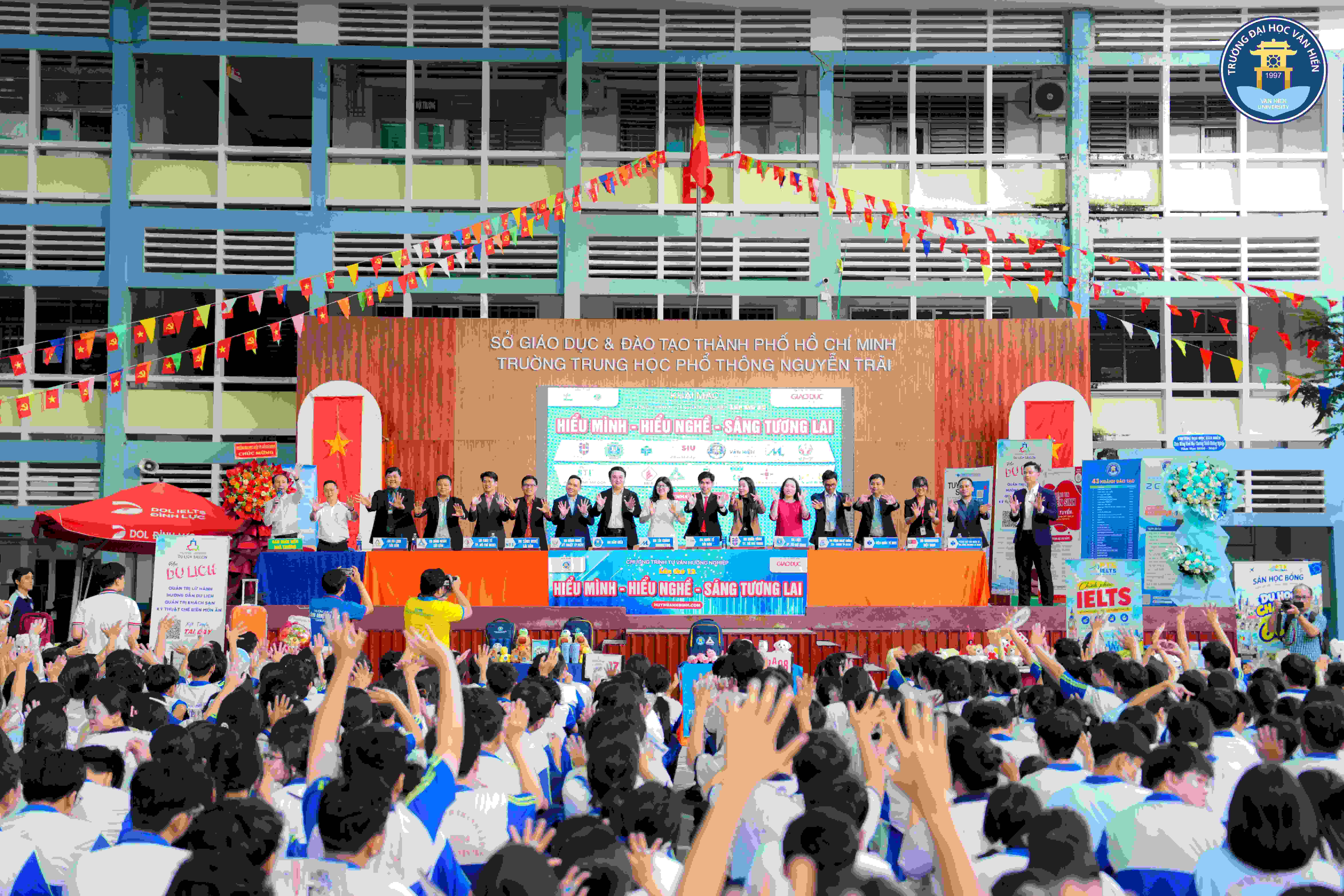 VHU đồng hành cùng 2k9 khởi động hành trình chọn ngành 